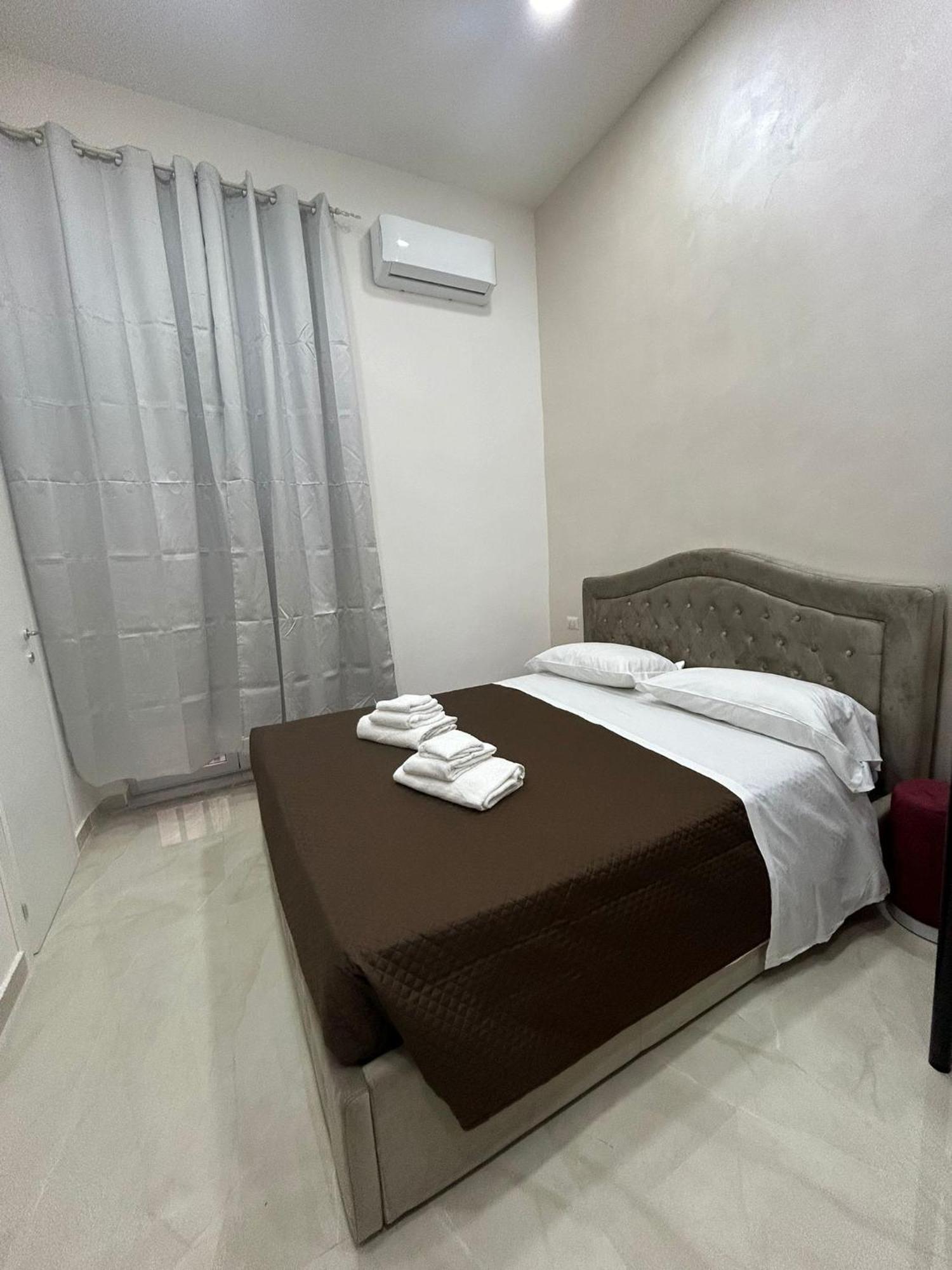 Luxury Rooms Carbonara 95 Νάπολη Εξωτερικό φωτογραφία